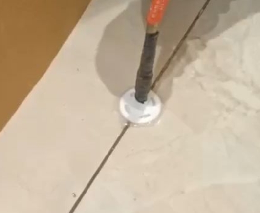 雁峰瓷砖空鼓维修公司专业解答瓷砖在铺贴过程中，如果没有涂抹均匀到位的粘结材料（如水泥砂浆或瓷砖胶），可能会导致以下问题