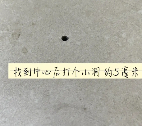 雁峰瓷砖空鼓维修公司专业解答在瓷砖铺贴过程中，如果砂料搅拌不均匀，将会带来以下问题